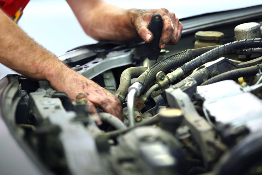 How To Tell When Your Car Needs An Engine Repair Service